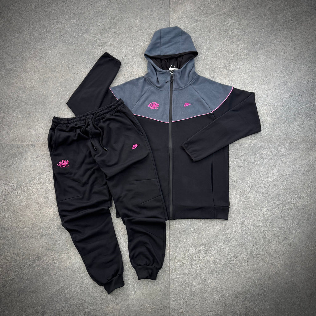 Conjunto Tech Fleece Nike X Syna- Preto e Cinza