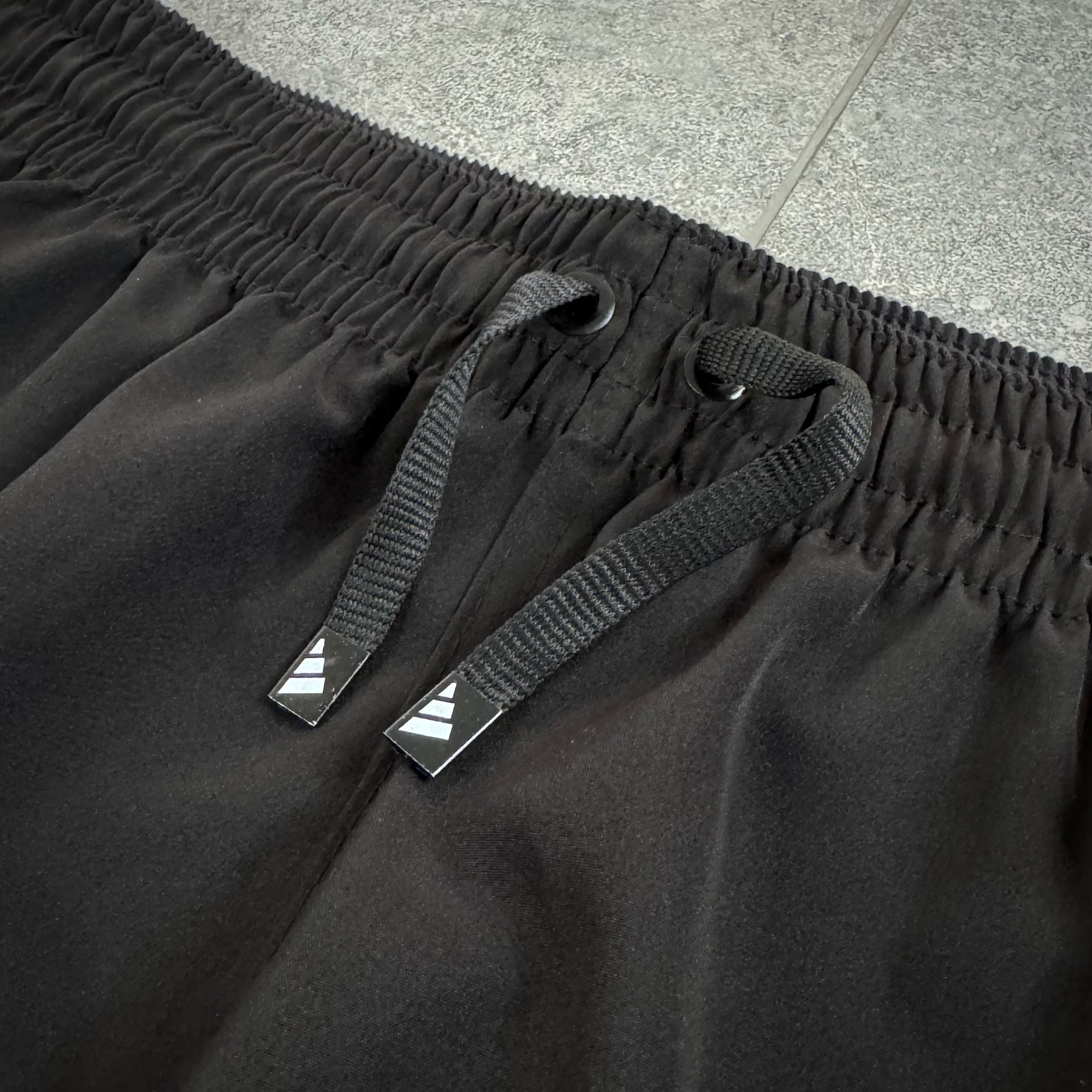 Bermuda Elastano Adidas Preta